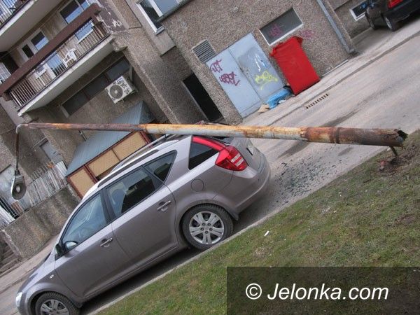 JELENIA GÓRA: Niebezpiecznie pod latarnią