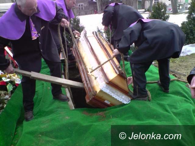 JELENIA GÓRA: Pogrzeb jak z koszmaru