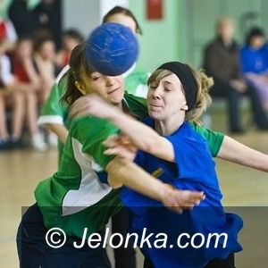 Jelenia Góra: Gimnazjum nr 4 najlepsze w piłce ręcznej