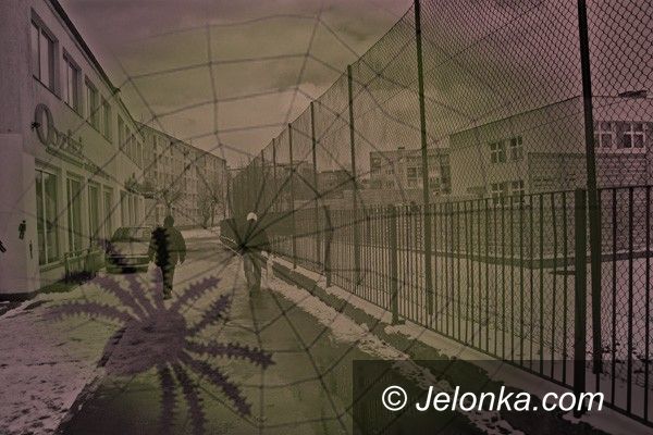 JELENIA GÓRA: Biją przy „czwórce”