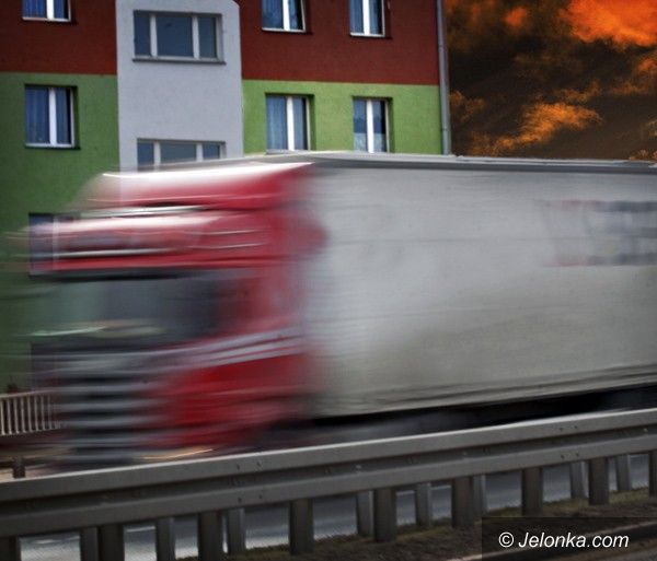 JELENIA GÓRA: Zabija ich hałas i smród
