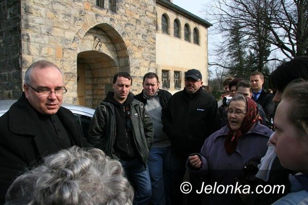 REGION LWÓWECKI: Proboszcz uciekł polną drogą