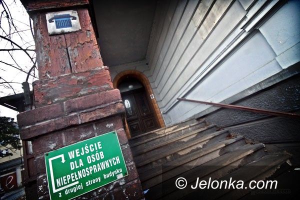 JELENIA GÓRA: Puste domy bez pomysłu