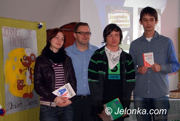 JELENIA GÓRA: Ser na piedestale