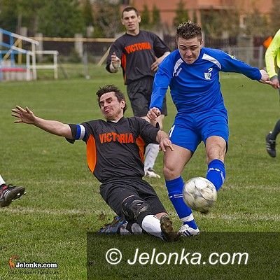 Jeżów Sudecki: Lotnik gromi Victorię