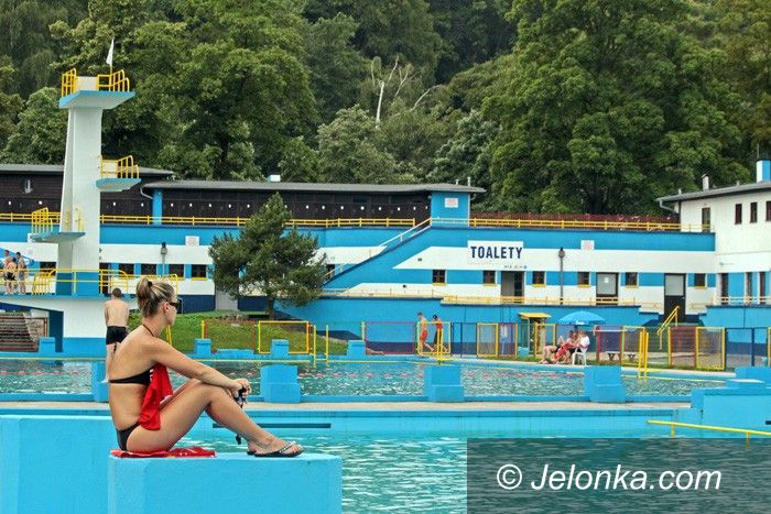 JELENIA GÓRA: Pompowanie kasy w basen