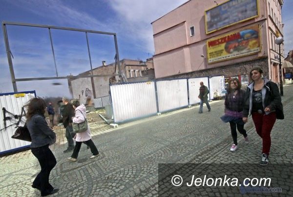 JELENIA GÓRA: Drgnęło przy Fokus Parku