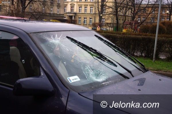 JELENIA GÓRA: Wszedł prosto pod&#8230; vectrę