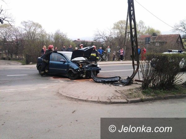 JELENIA GÓRA/ Sobieszów: Przez prędkość w latarnię