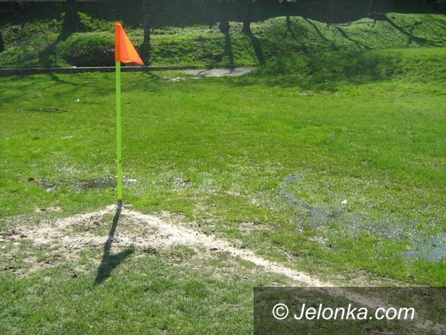 Jelenia Góra: Spór o boisko