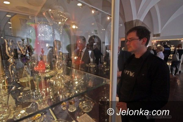 JELENIA GÓRA: Chwała sztukom i ludziom