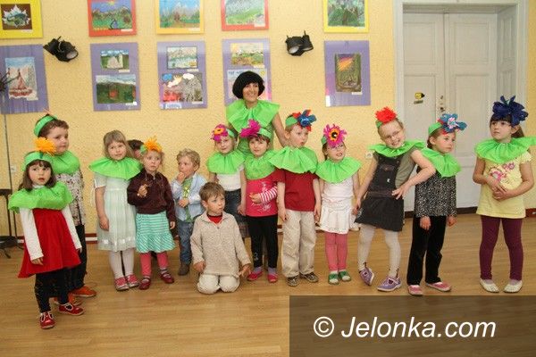JELENIA GÓRA: Mali akademicy cieszą się wiosną