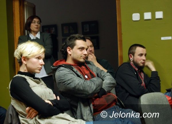 JELENIA GÓRA: Wątpliwości po spotkaniu z A. Żmijewskim