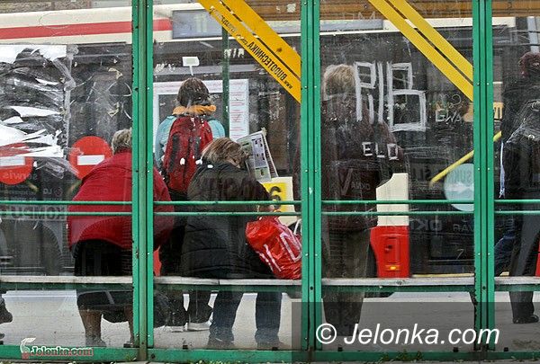 JELENIA GÓRA: Czy przystanki błysną czystością