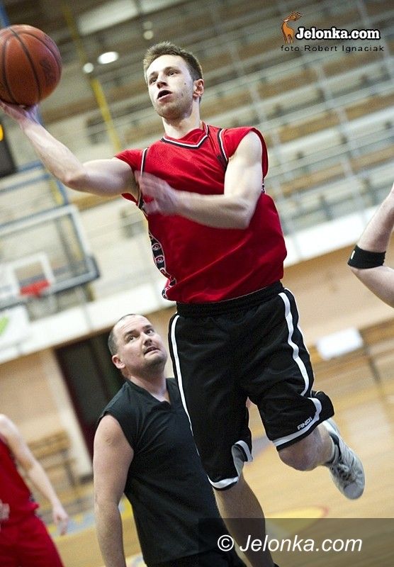 Jelenia Góra: AŚ Amator na czele Sudety Basket Ligi