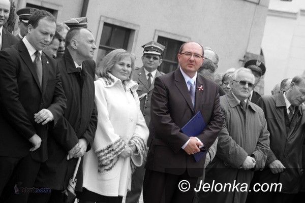 KRAJ JELENIA GÓRA: Prezydent w czołówce