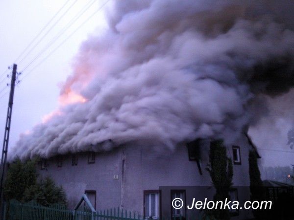 JELENIA GÓRA: Wyskoczyła z piętra ratując się przez żywiołem
