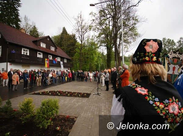 SZKLARSKA PORĘBA: Kamień symbolem przyjaźni