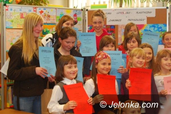 JELENIA GÓRA: Kolorowa przyszłość betonowych blokowisk