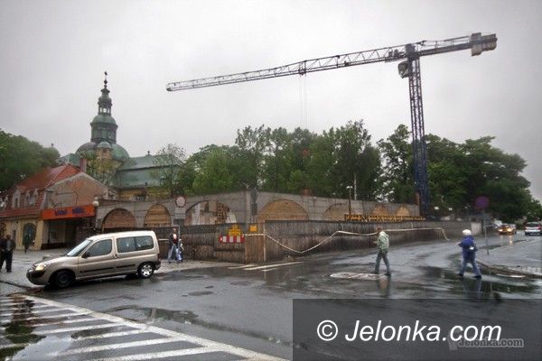 JELENIA GÓRA: Niech się mury pną do góry