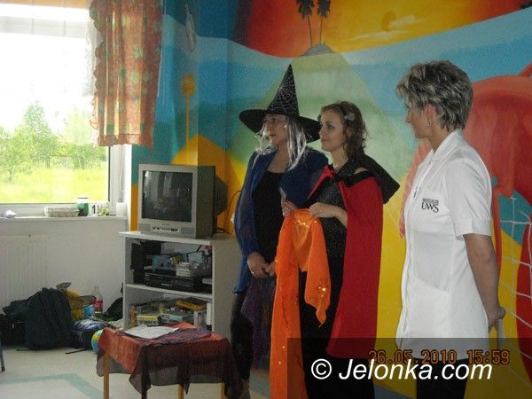 JELENIA GÓRA: Nieśli radość chorym dzieciom