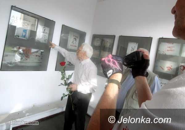 JELENIA GÓRA: „Politycy do kostnicy” i inne hasła w „Migawkach”