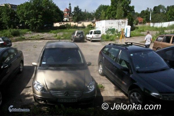 JELENIA GÓRA: Drgnęło za płotem na Kilińskiego