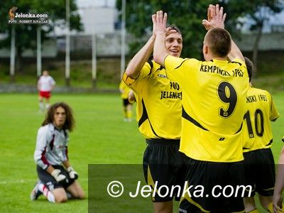 Jelenia Góra ul. Złotnicza: Karkonosze utrzymały się w IV lidze