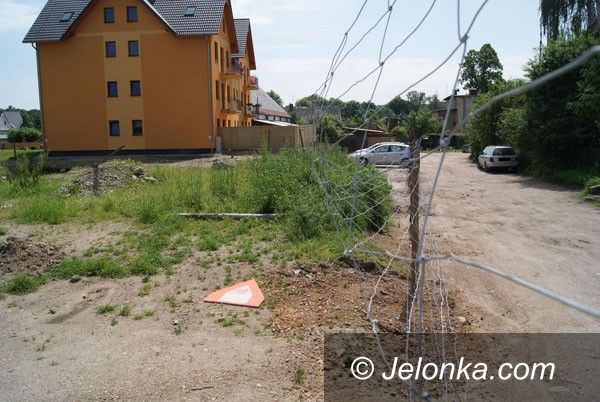 JELENIA GÓRA: Spór o drogę przy budowie