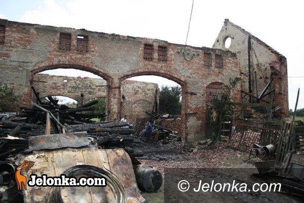JELENIA GÓRA: Spłonęła stodoła z maszynami