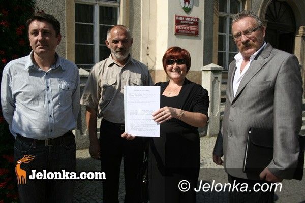 JELENIA GÓRA: Targowiska w rękach kupców