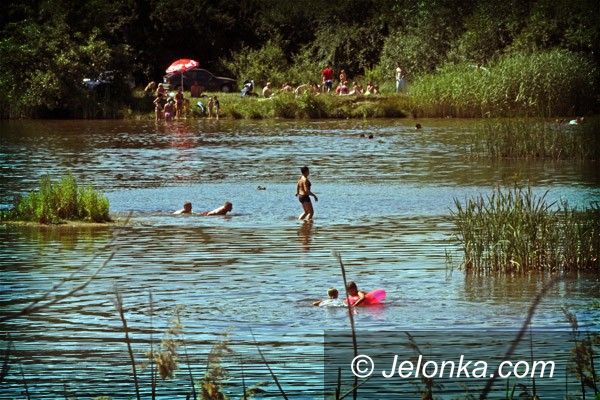 JELENIA GÓRA: Jak upał, to nura do wody!