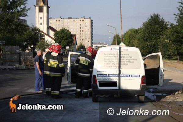 JELENIA GÓRA: Samochód w płomieniach