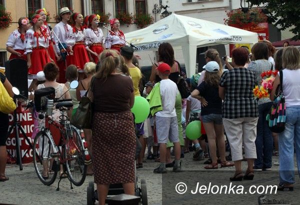 JELENIA GÓRA: Początek „Bezpiecznych wakacji” przy ratuszu