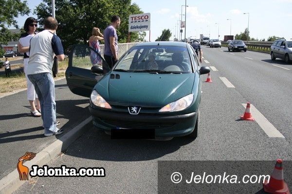 JELENIA GÓRA: Cyklista pod kołami peugeota