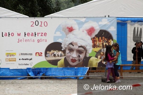 JELENIA GÓRA: Szaleństwo w rekwizytorni