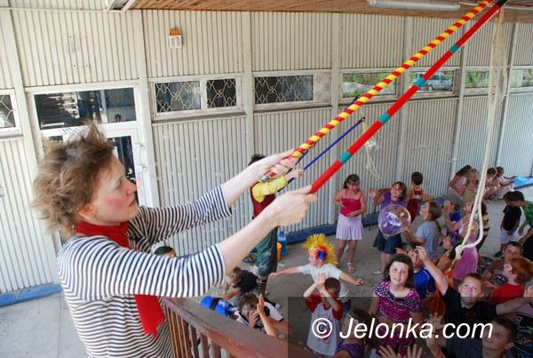 JELENIA GÓRA: Cyrkowa podróż w „blaszaku”