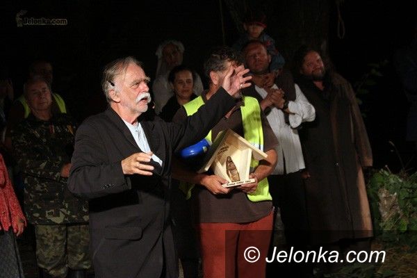 JELENIA GÓRA: Każdy swego drzewa broni