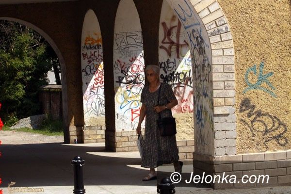 JELENIA GÓRA: Bardzo brzydko w Cieplicach