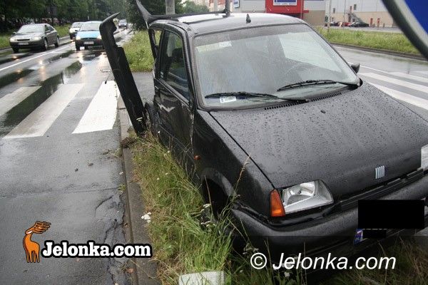 Jelenia Góra: Kolizja cinquecento z autobusem