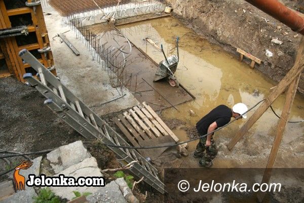 JELENIA GÓRA: Muzealne mury pną się góry