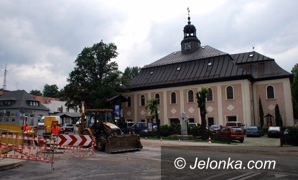 JELENIA GÓRA: Rośnie „Biedronka” w Sobieszowie