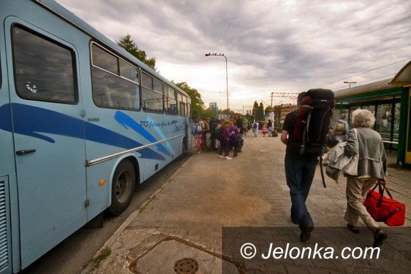JELENIA GÓRA: Szczyt sezonu: tłoczno na dworcu
