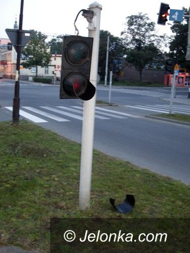JELENIA GÓRA: Zniszczyli sygnalizator. Trafią do sądu