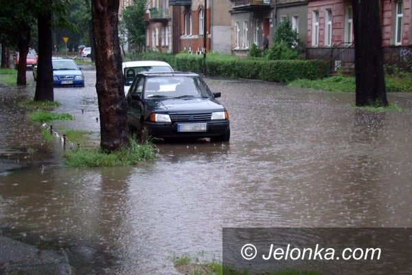 JELENIA GÓRA: Sobota w strugach deszczu
