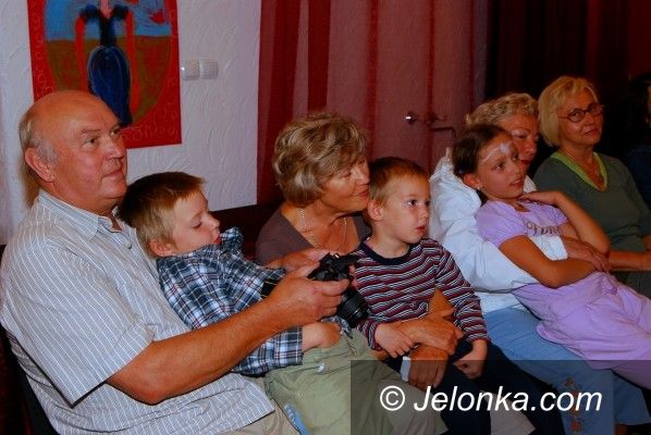 JELENIA GÓRA: Dziecięca moda w starym stylu