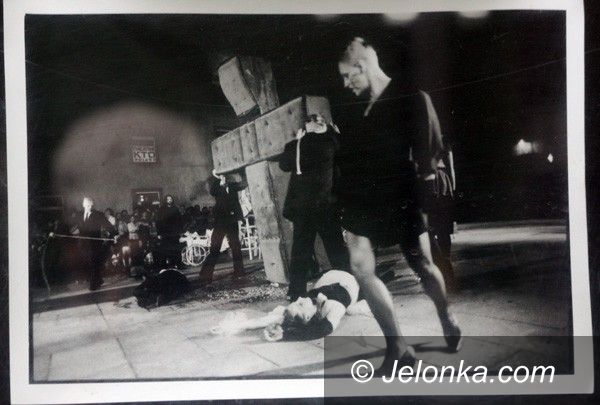 JELENIA GÓRA: Teatry uliczne: przeżyjmy to jeszcze raz – VIDEO