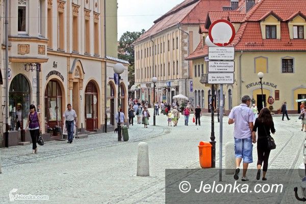 JELENIA GÓRA: Iluzyjne zakazy na śródmiejskim trakcie