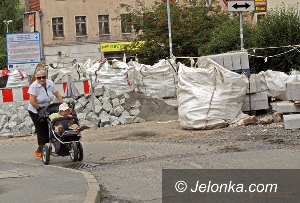 JELENIA GÓRA: Grodzka będzie brukowana