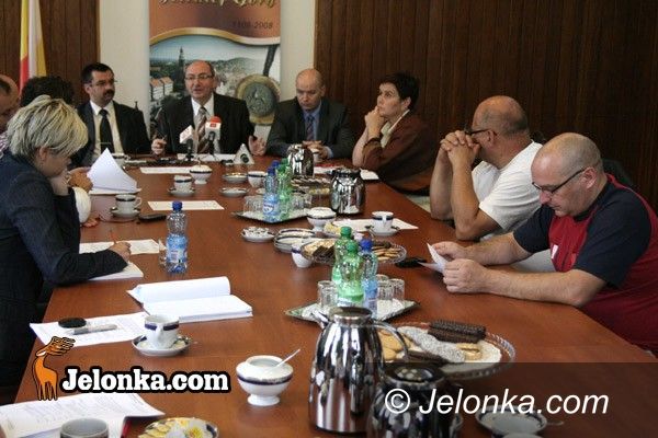 JELENIA GÓRA: Powrót do szkół bez zakłóceń